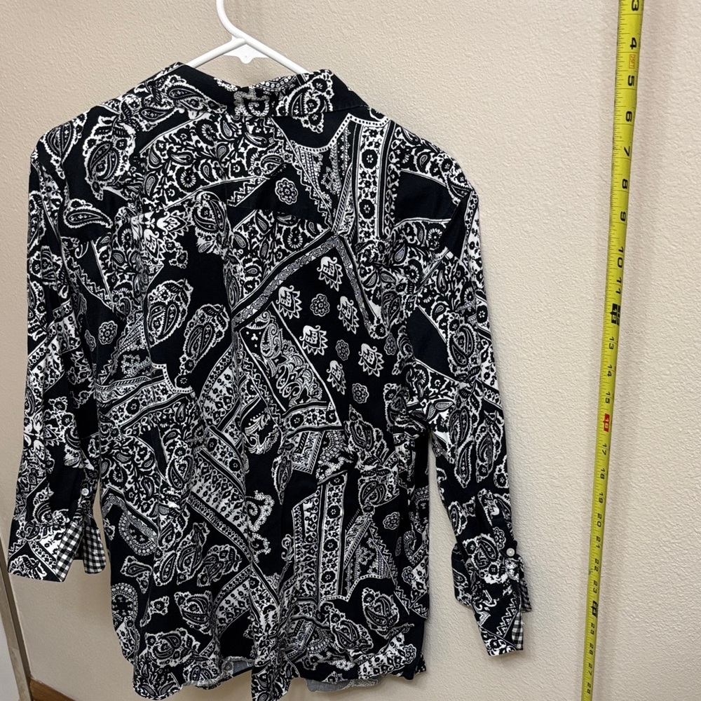 Chaps Black & White Paisley Button-Down 3/4 Sleeve Shirt - Picture 4 of 4